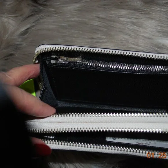 Coach Wallet Wristlet NEW - Picture 4 of 8